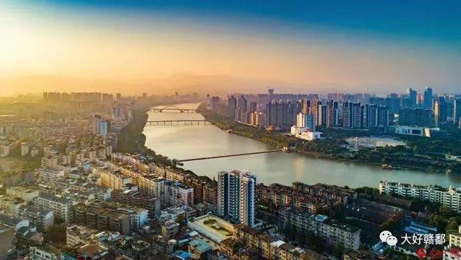 江西老街夕阳下的宁静美景